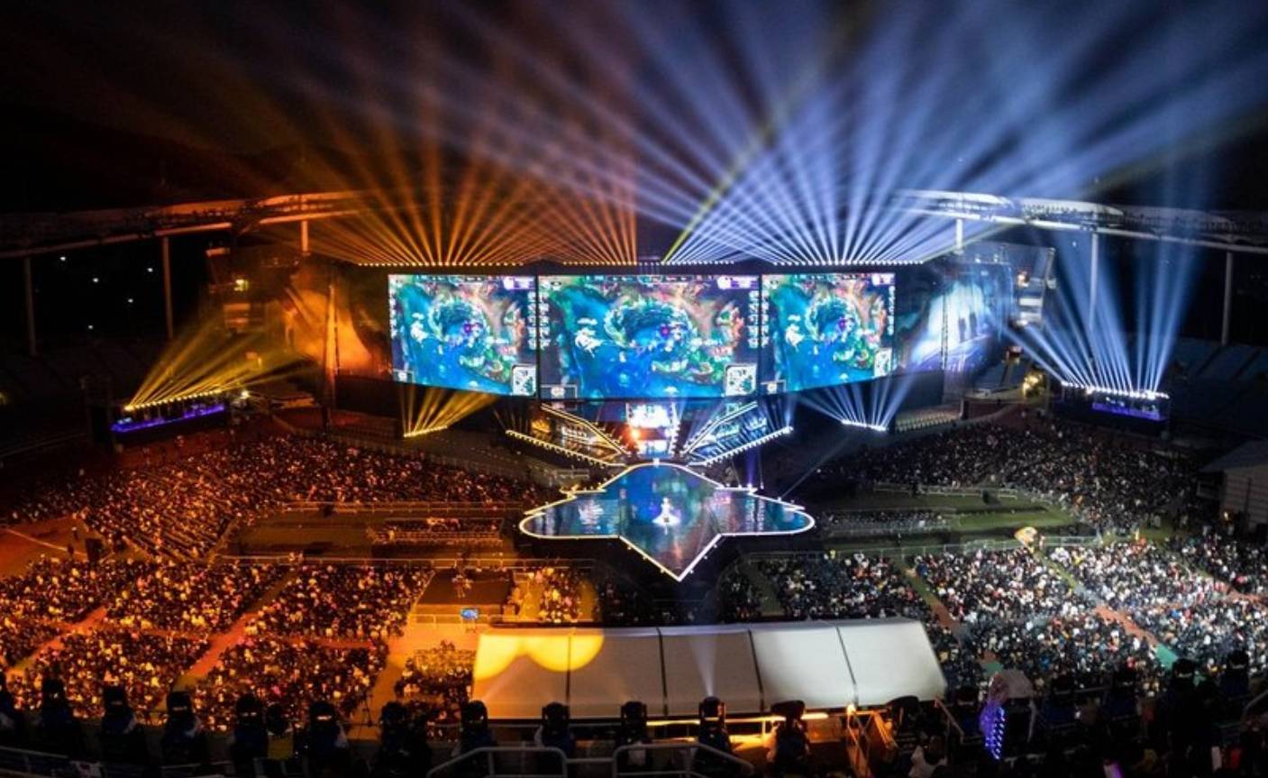 我无法带领团队！ NiKo 的22个击杀无力拯救团队。G2在中期陷入沉睡。 Heroic 以13-6赢得了第一张地图。